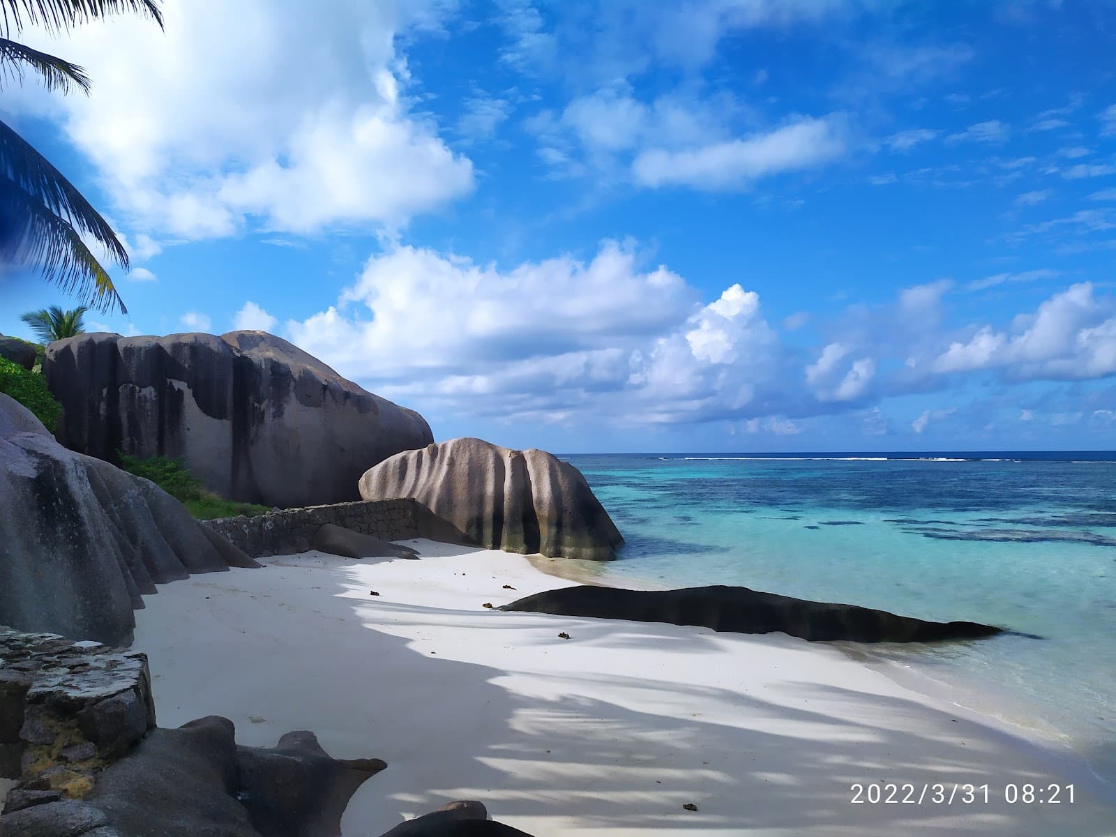 Iconic granite boulders and turquoise waters of Anse Source d'Argent.