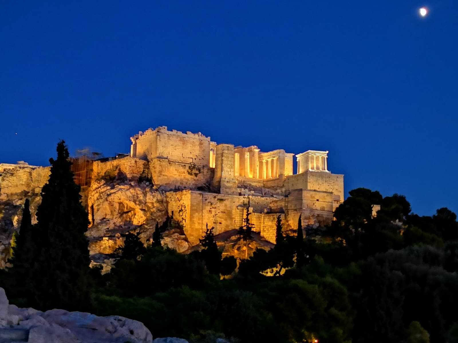 Iconic illuminated view of the Parthenon at night.
