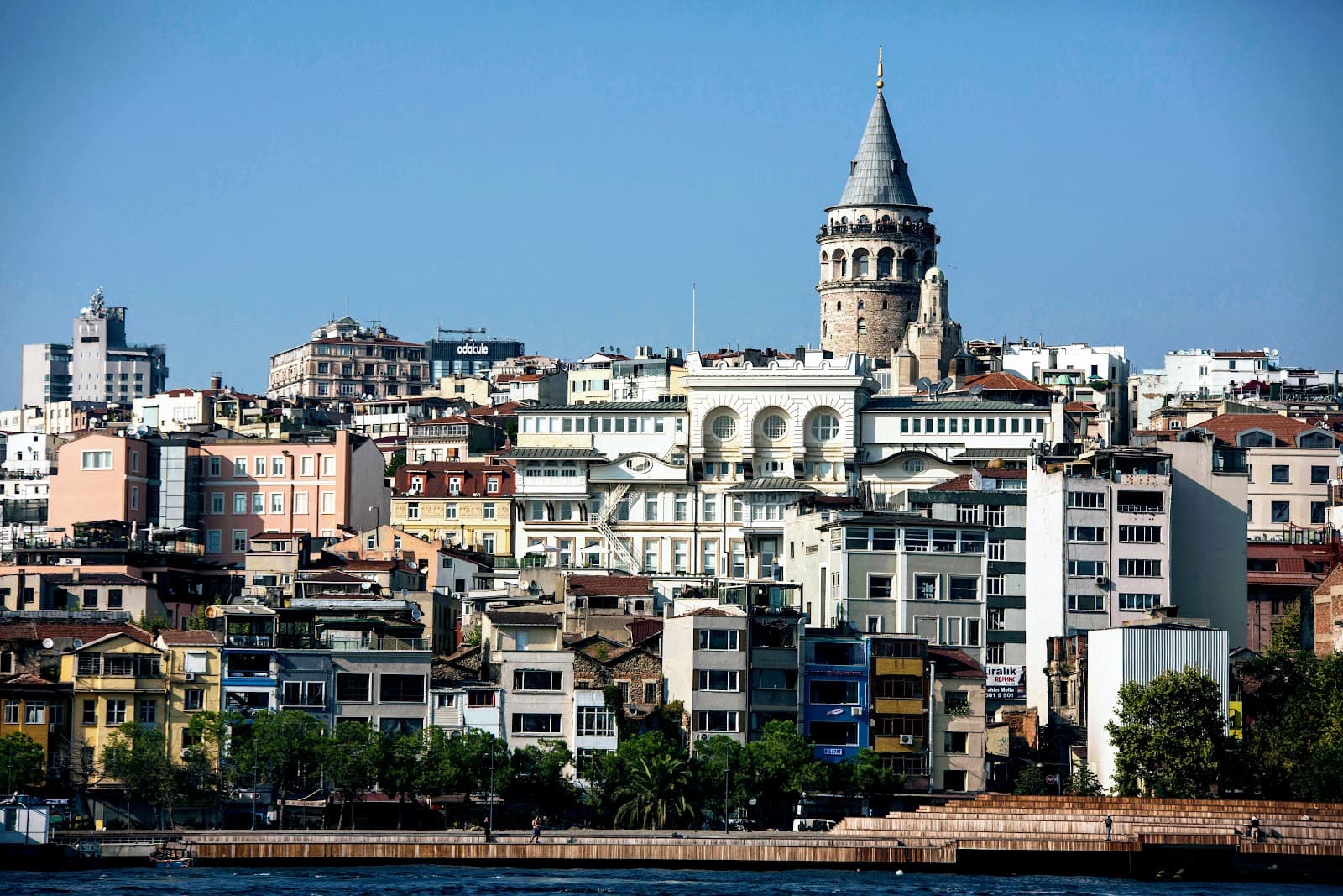 Panoramic view of Galata Tower and the Istanbul skyline.
