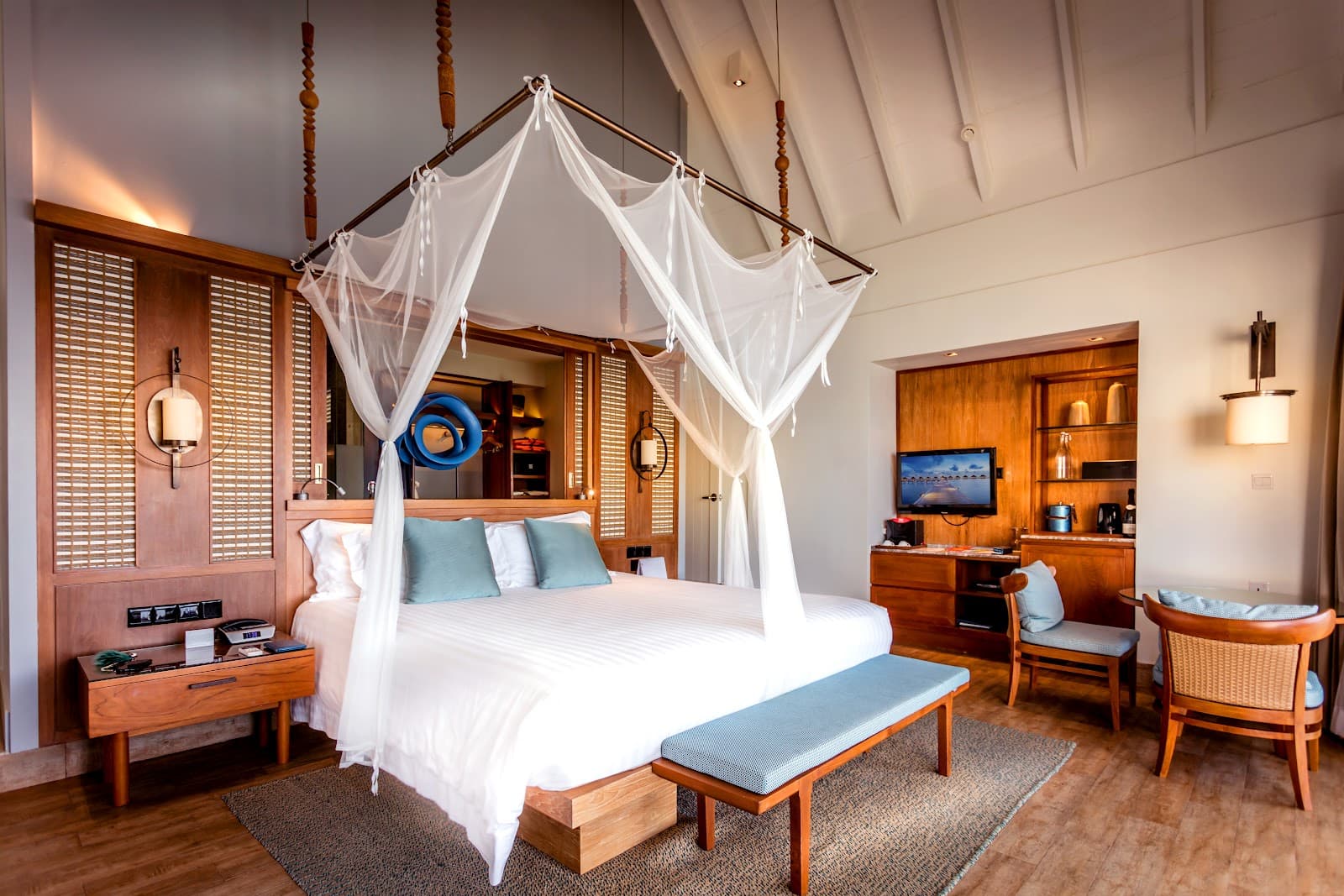 Machchafushi Island Resort & Spa Maldives, The Centara Collection 5