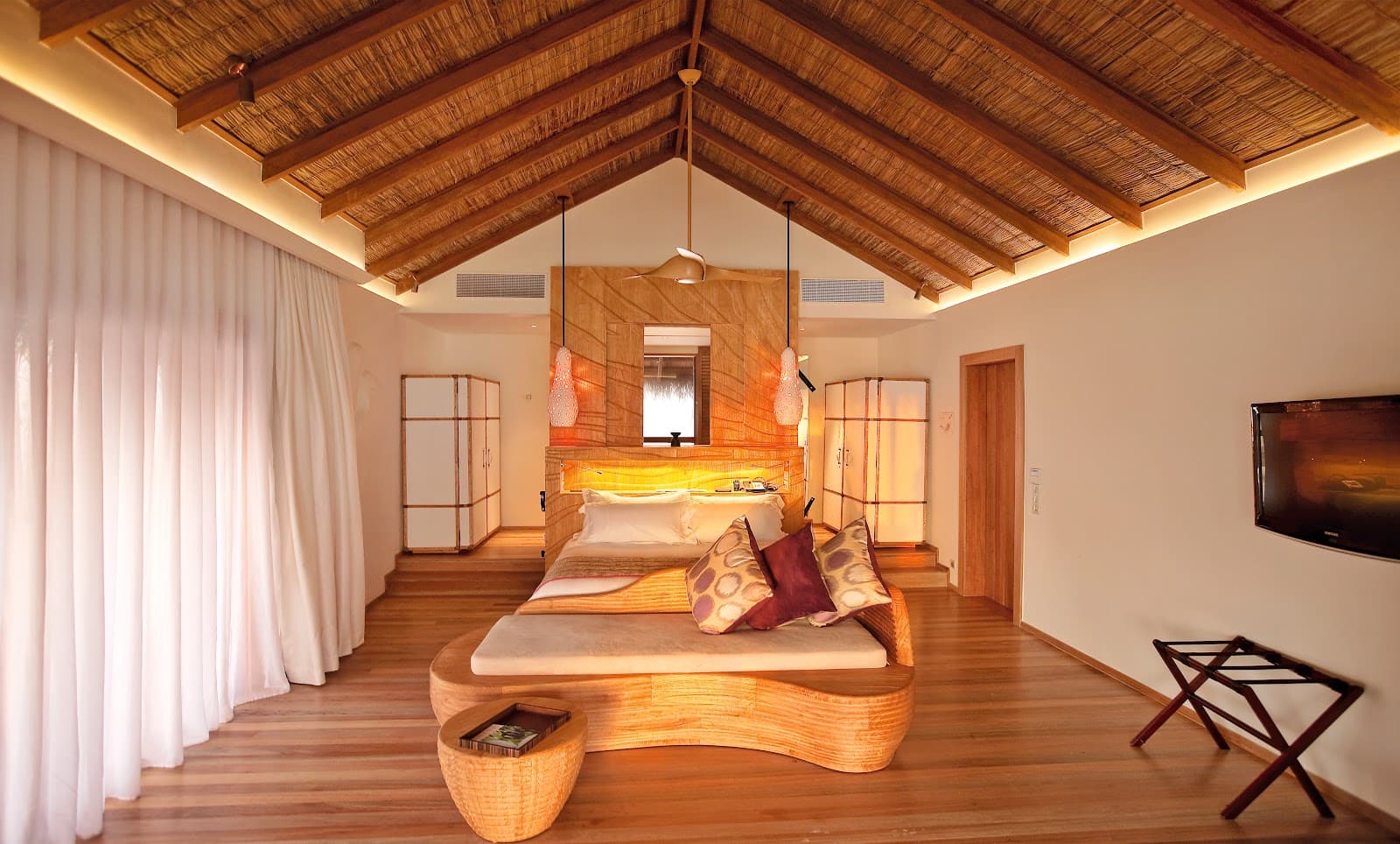 Constance Moofushi 7