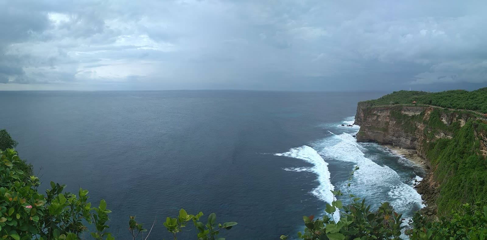 Panoramic view of the iconic Uluwatu cliffs and Indian Ocean.