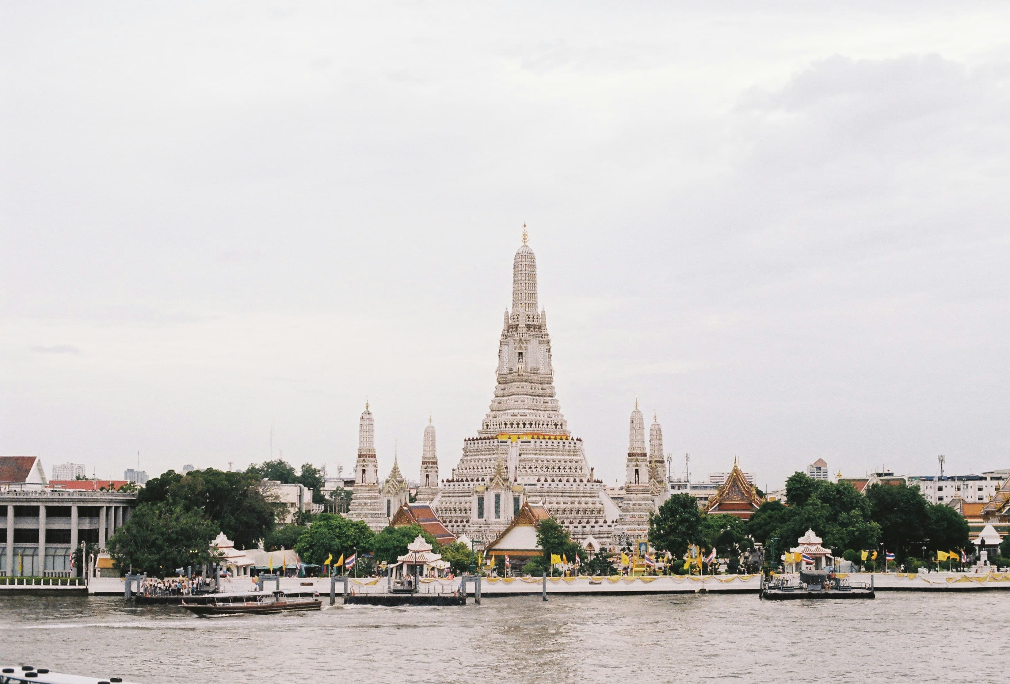 Classic wide view of Wat Arun from across the river.